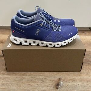 NWT ON Running women’s Cloud 5 - 9.5
